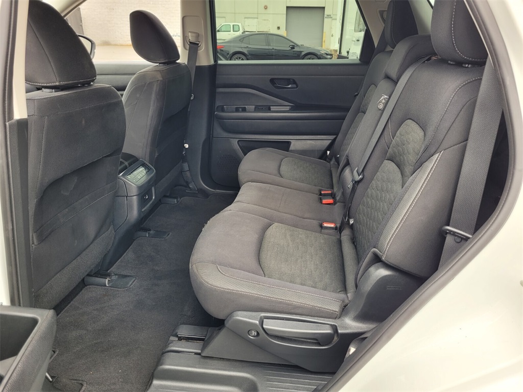 2023 Nissan Pathfinder SV photo 7