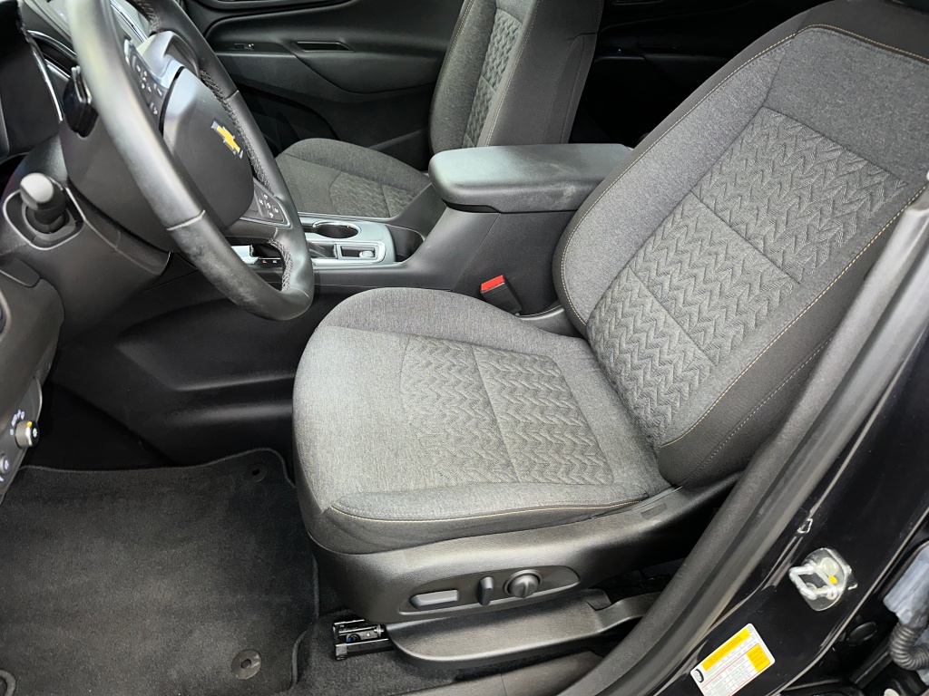 2023 Chevrolet Equinox LT photo 2