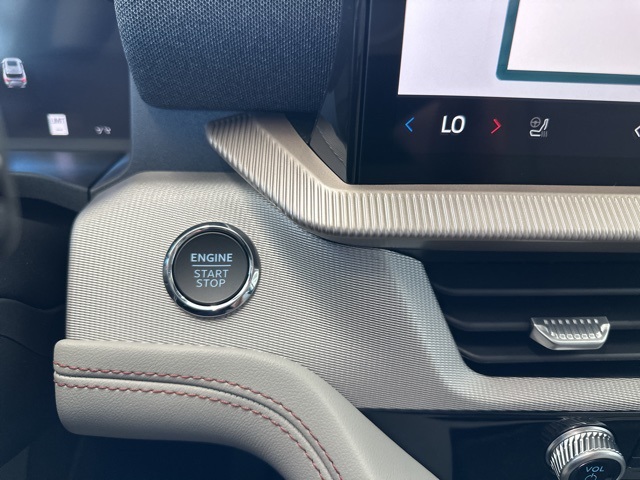2025 Ford Explorer photo 15