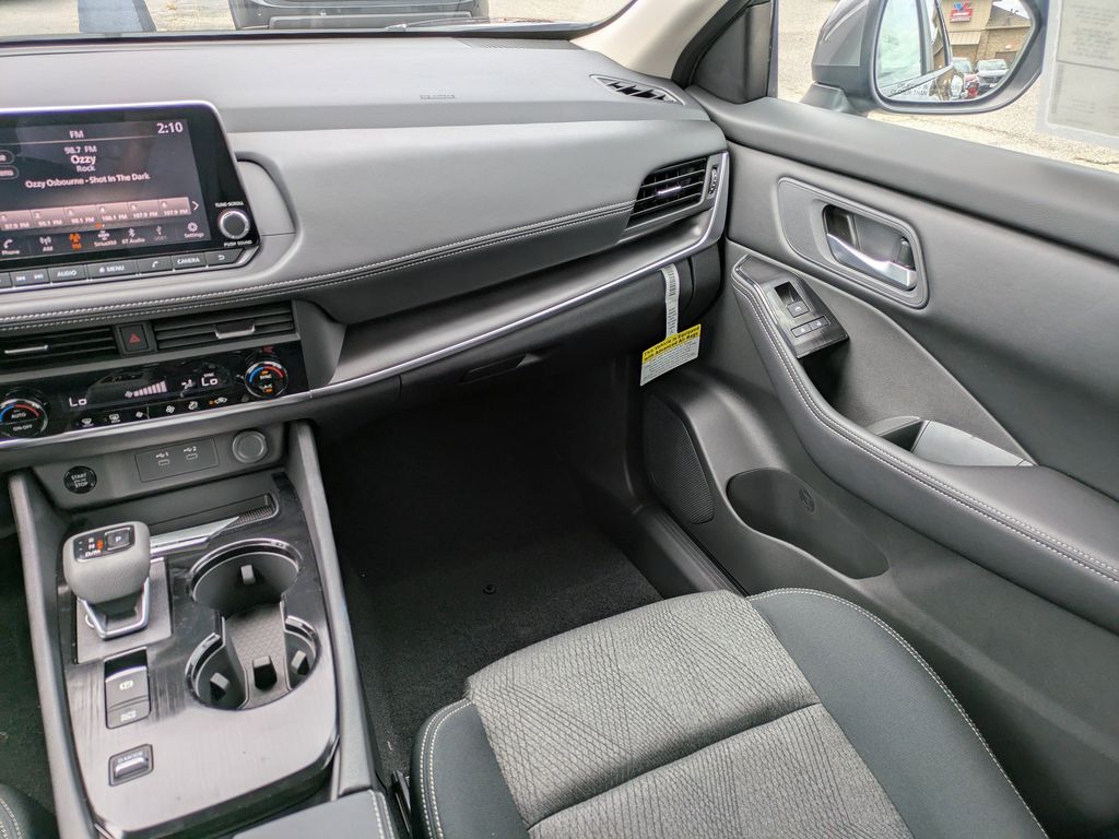 2026 Nissan Rogue SV photo 14