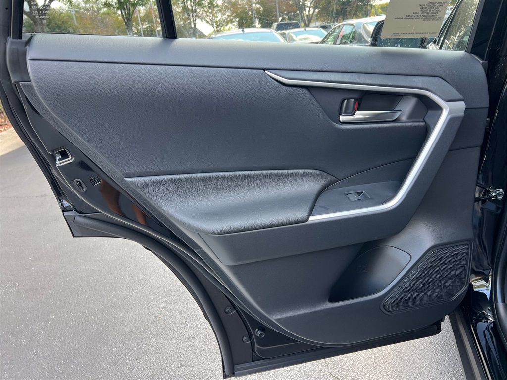 2025 Toyota RAV4 Hybrid XLE photo 22