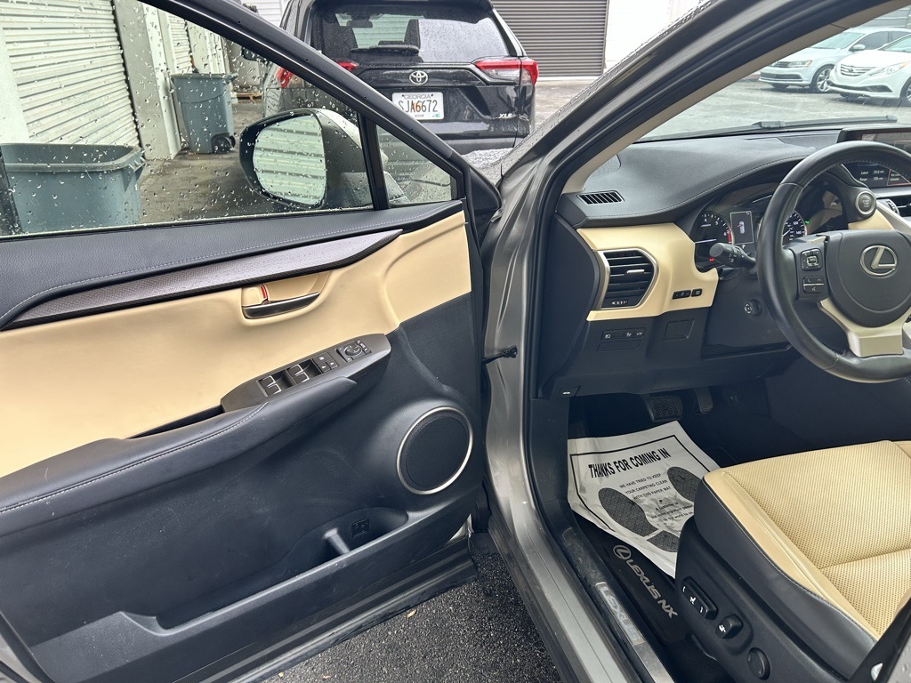 2021 Lexus NX 300 photo 4