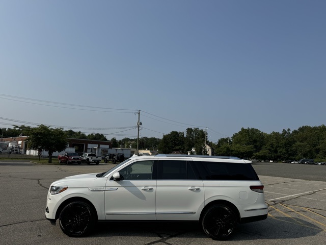 2024 Lincoln Navigator L Reserve photo 7