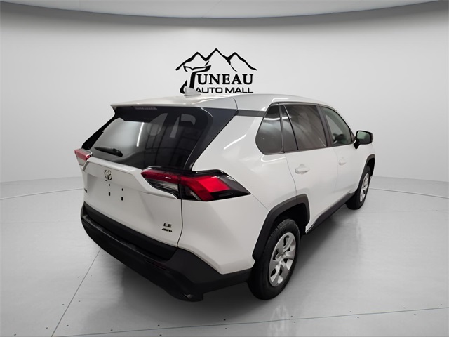 2024 Toyota RAV4 LE photo 4