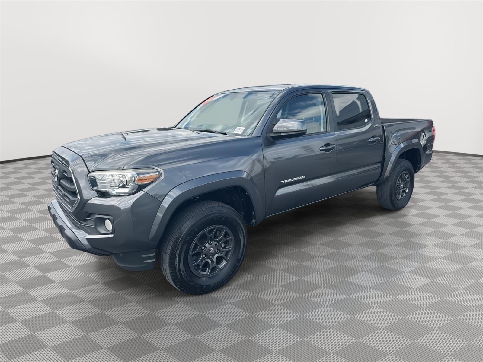 2017 Toyota Tacoma SR5's photo