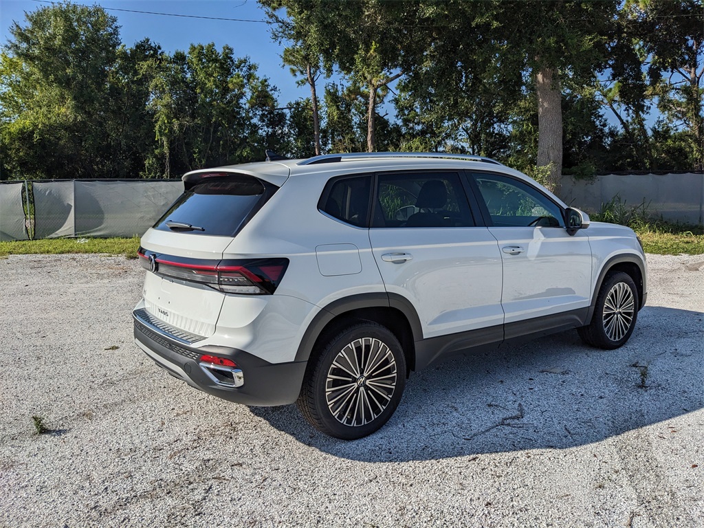 2025 Volkswagen Taos SE photo 4
