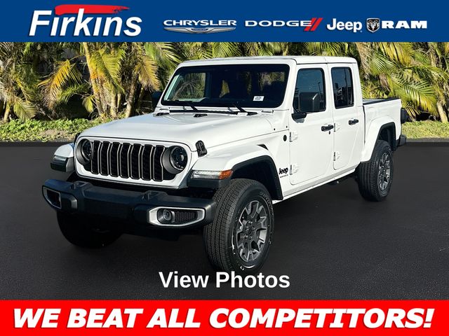 2026 Jeep Gladiator Sahara's photo