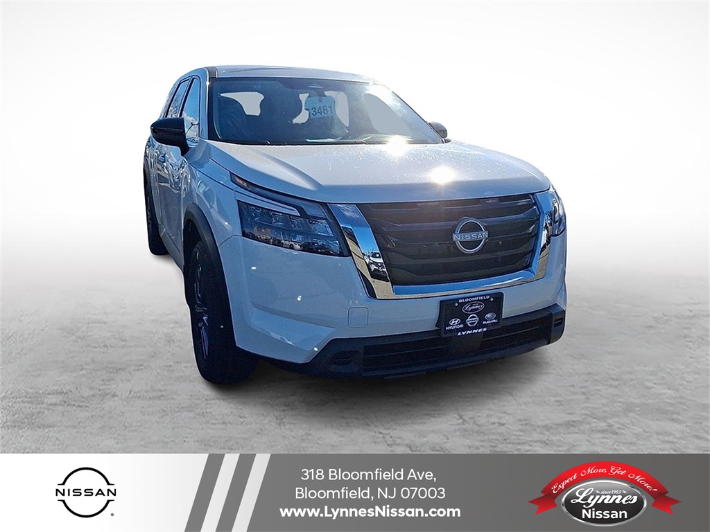 2025 Nissan Pathfinder S's photo