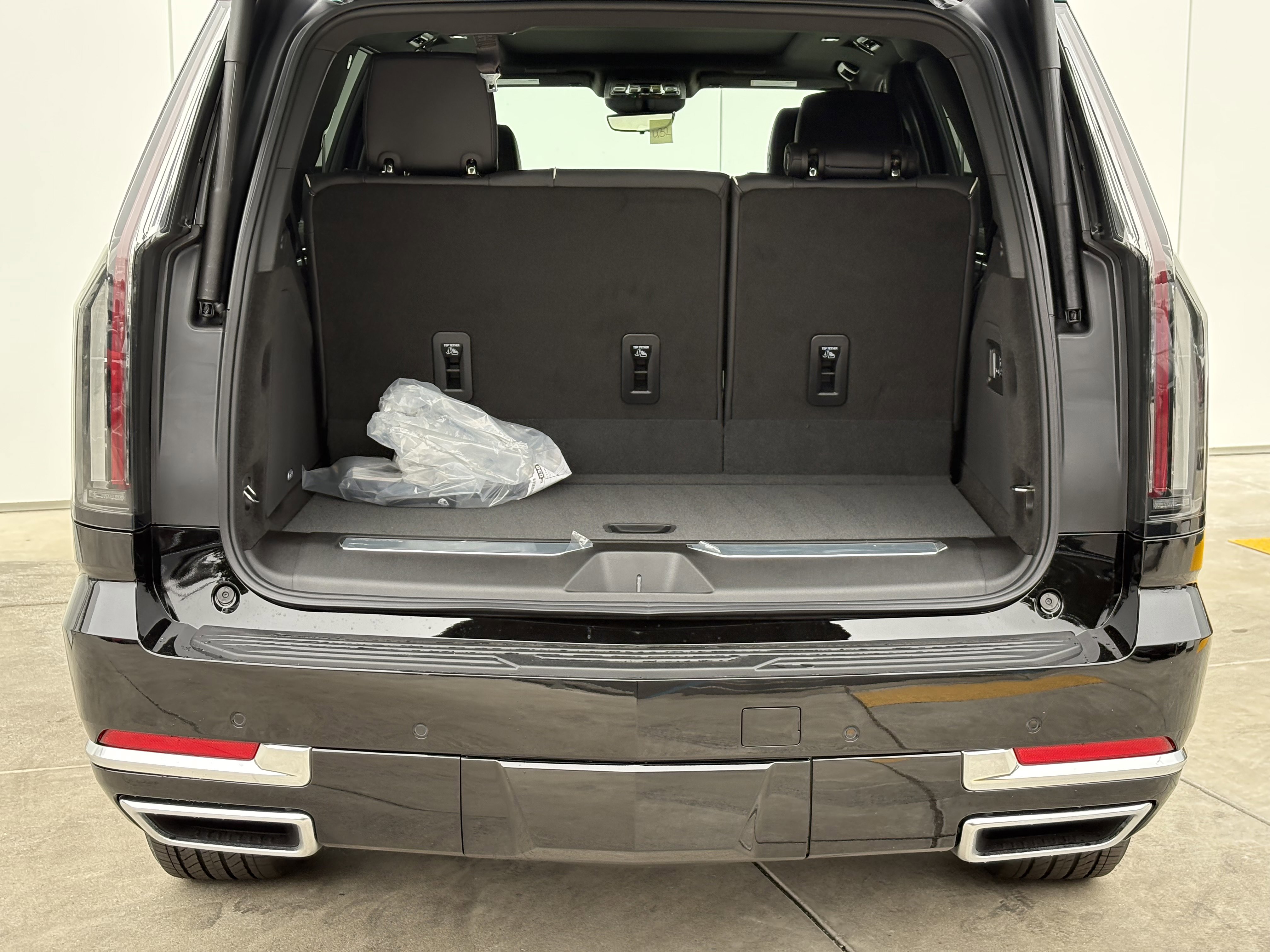 2025 Cadillac Escalade Premium Luxury photo 3