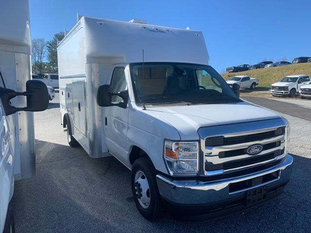 2026 Ford E-350 Base photo 3