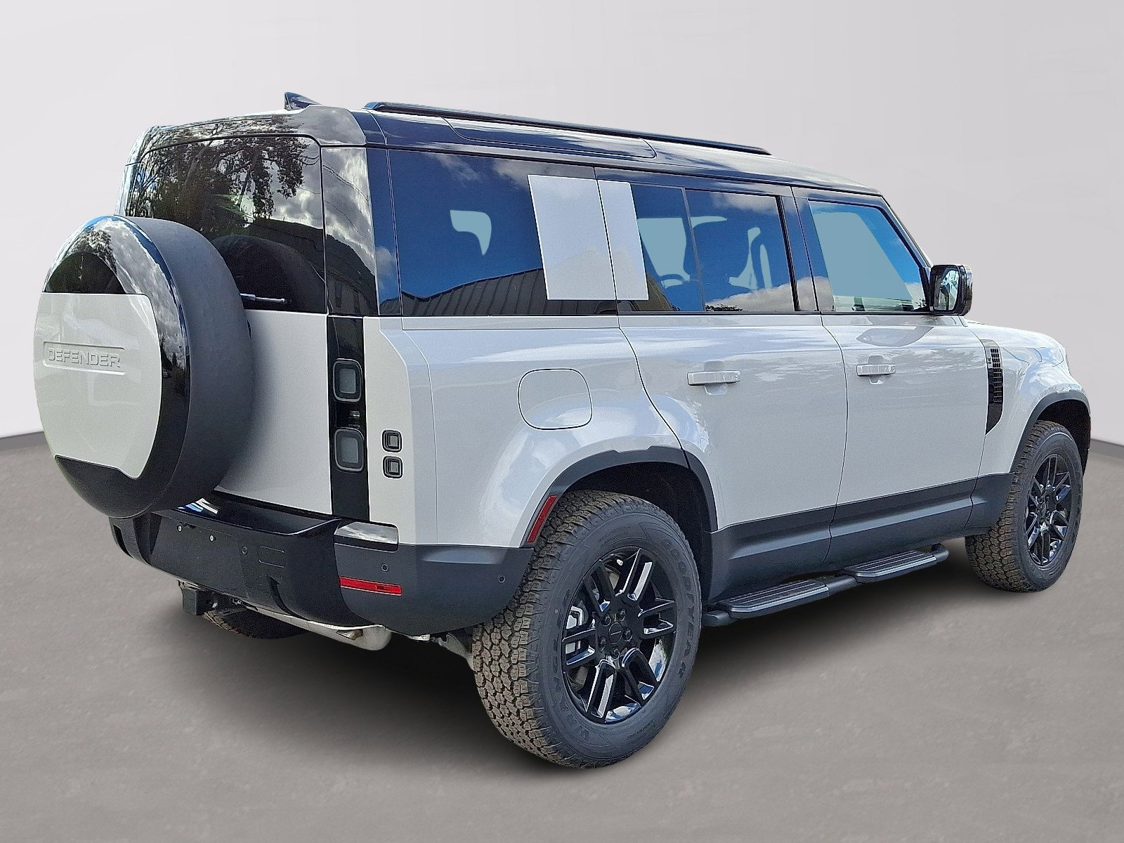 2026 Land Rover Defender 110 S photo 3