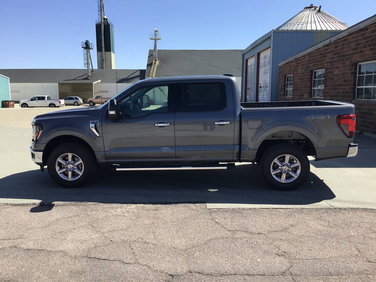 2025 Ford F-150 XLT photo 6