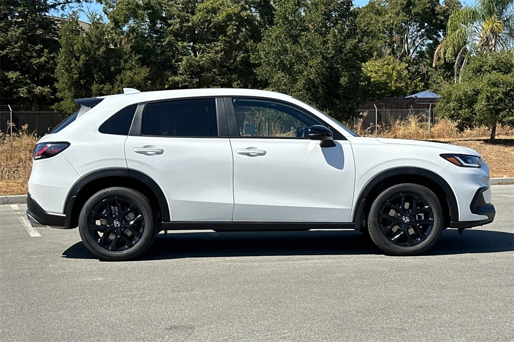 2025 Honda HR-V Sport photo 3