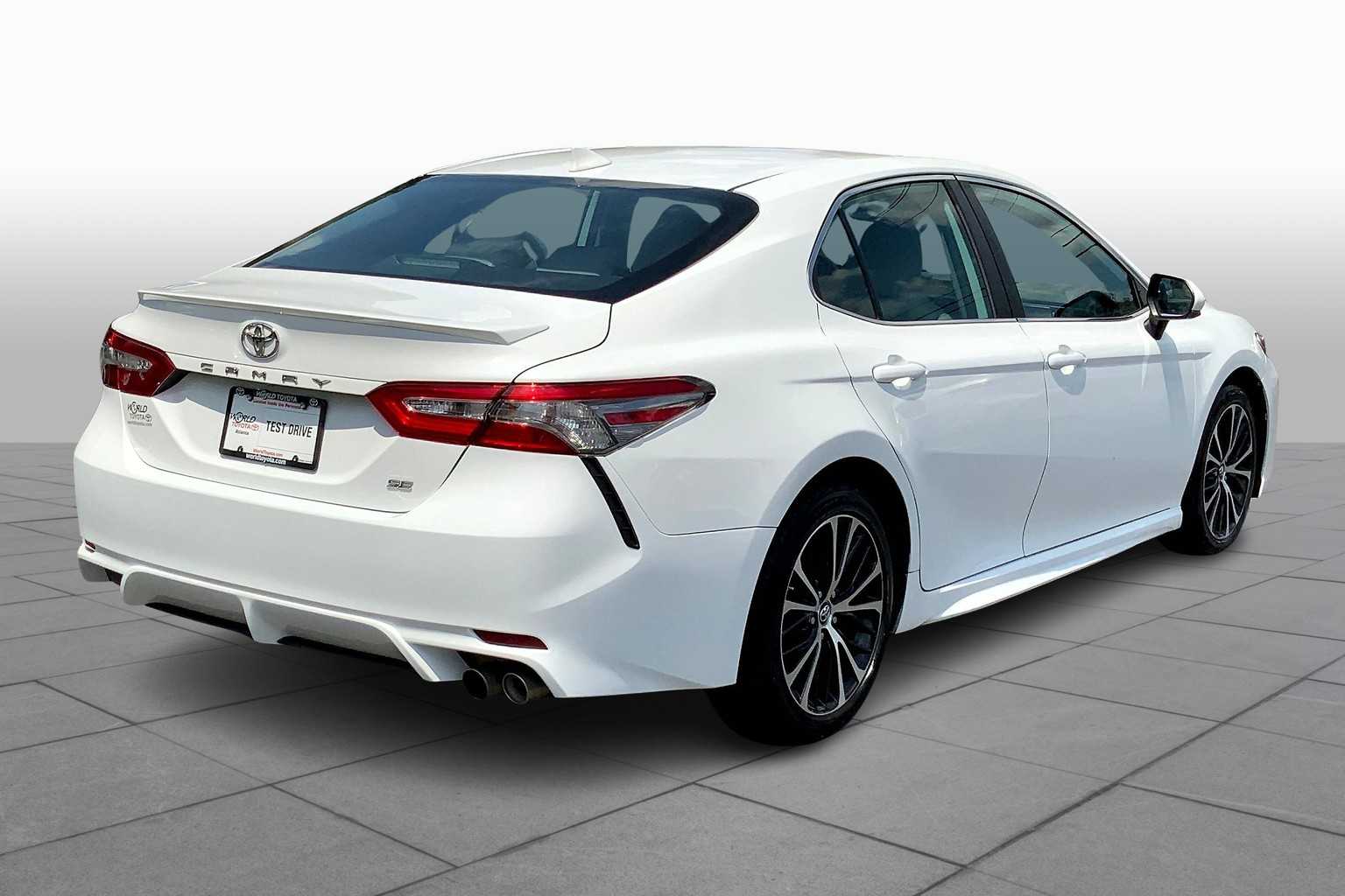 2019 Toyota Camry SE photo 11