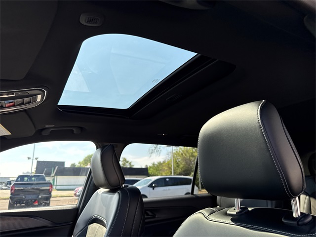 2025 Jeep Grand Cherokee Laredo Altitude photo 4