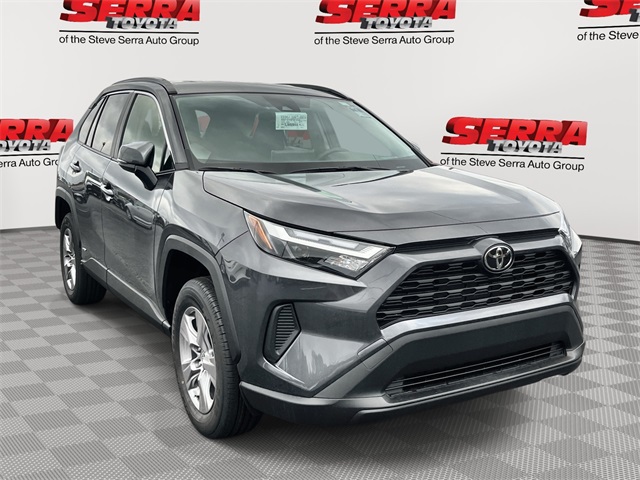 2025 Toyota RAV4 XLE's photo