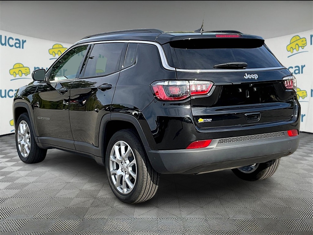 2022 Jeep Compass Latitude Lux photo 4