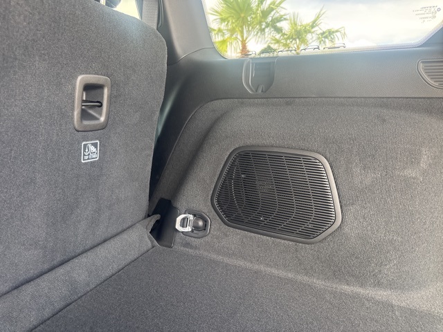 2025 Jeep Grand Cherokee Overland photo 4