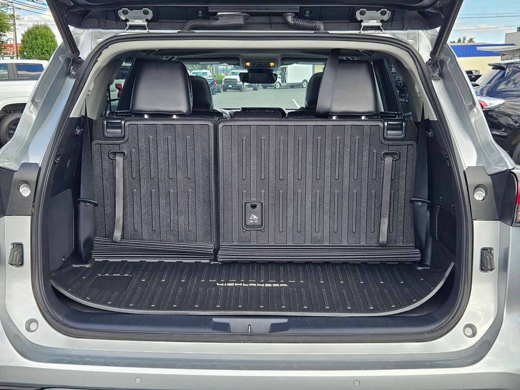 2021 Toyota Highlander Limited photo 28