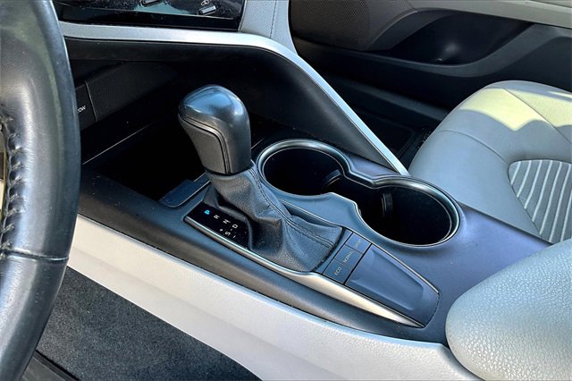 2022 Toyota Camry SE photo 19