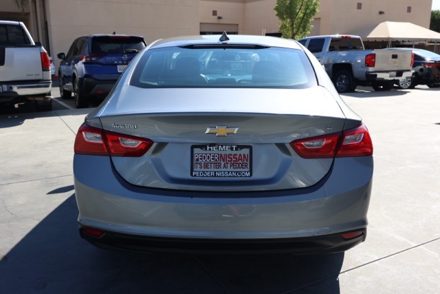 2023 Chevrolet Malibu 1LT photo 2