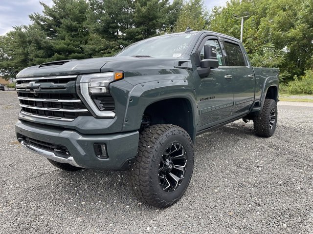 2025 Chevrolet Silverado 2500HD LTZ photo 3