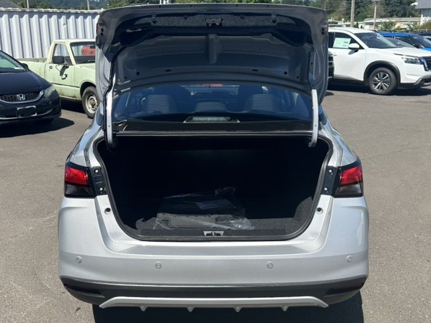 2025 Nissan Versa 1.6 S photo 9
