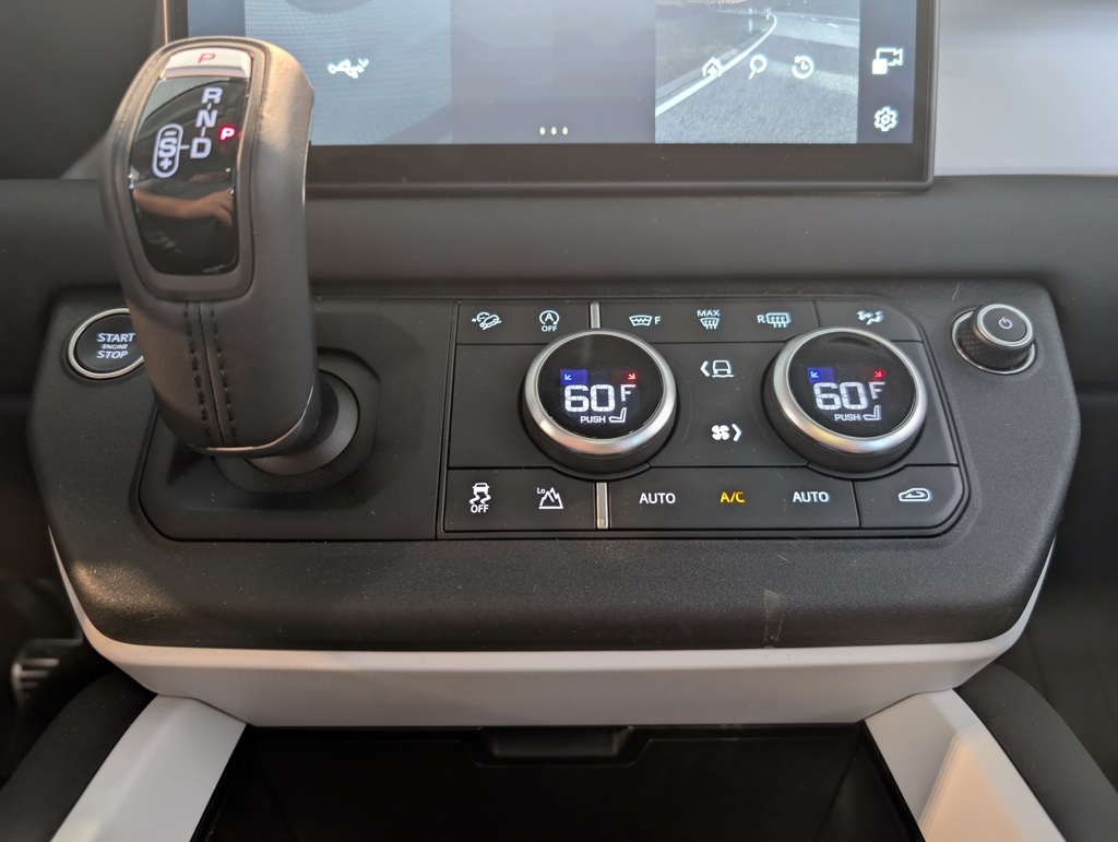 2025 Land Rover Defender 110 S photo 21