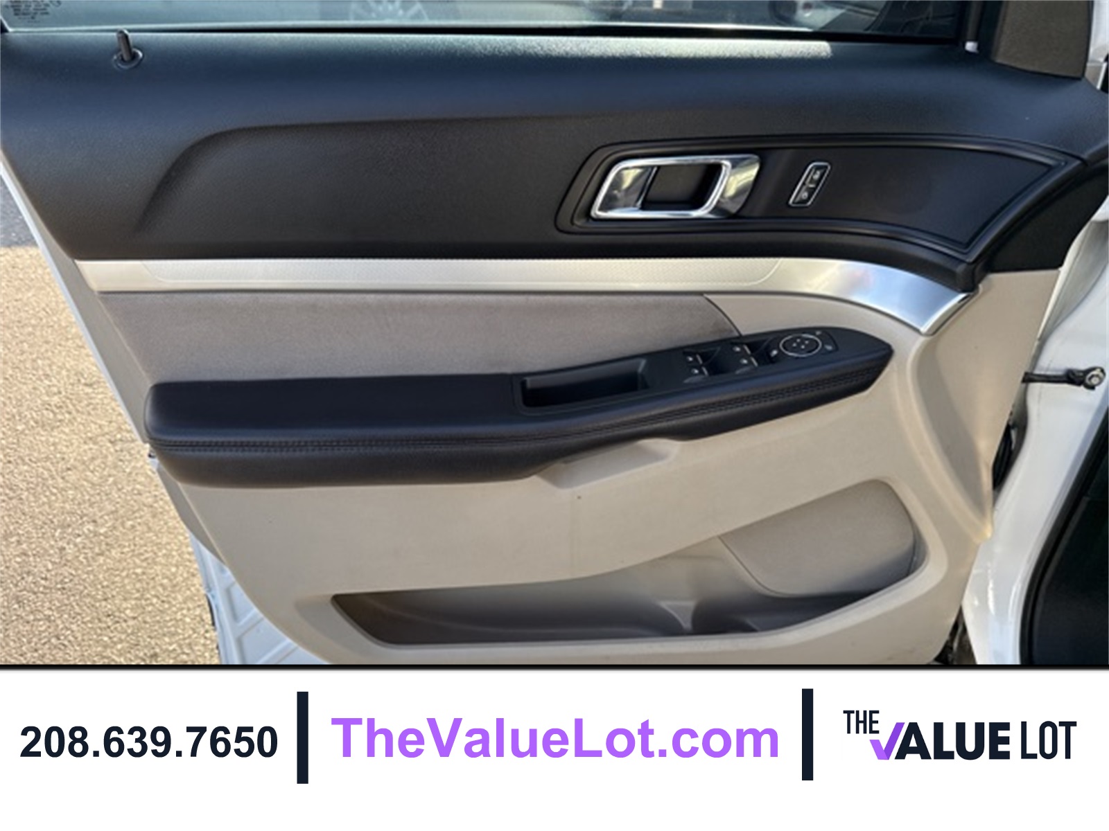 2018 Ford Explorer Base photo 18