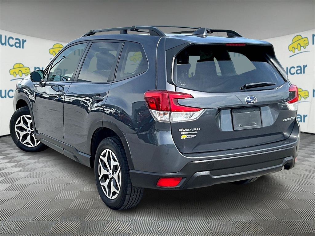 2020 Subaru Forester Premium photo 4