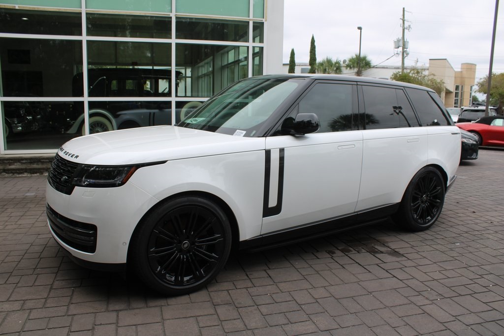2025 Land Rover Range Rover SE's photo