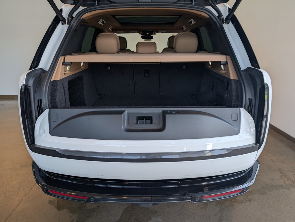 2025 Land Rover Range Rover SE photo 2