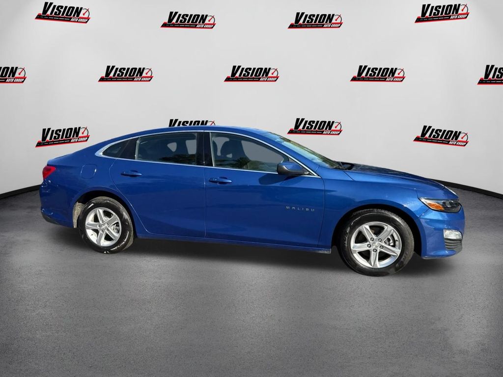 2023 Chevrolet Malibu 1LT photo 4