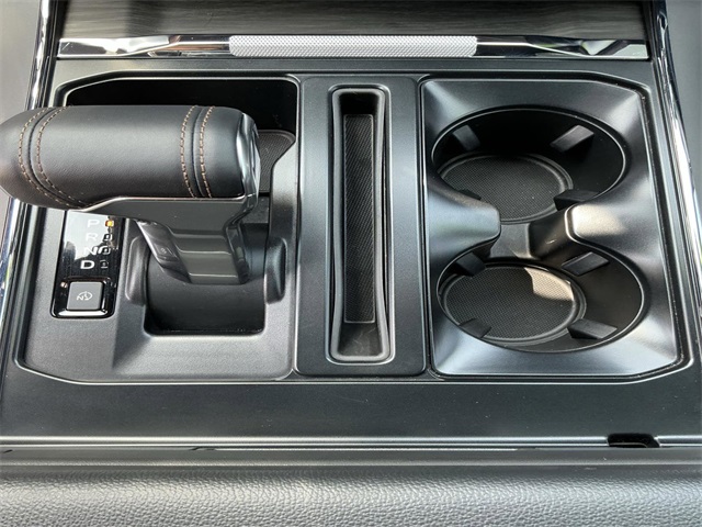 2024 Ford F-150 Lightning Lariat photo 14