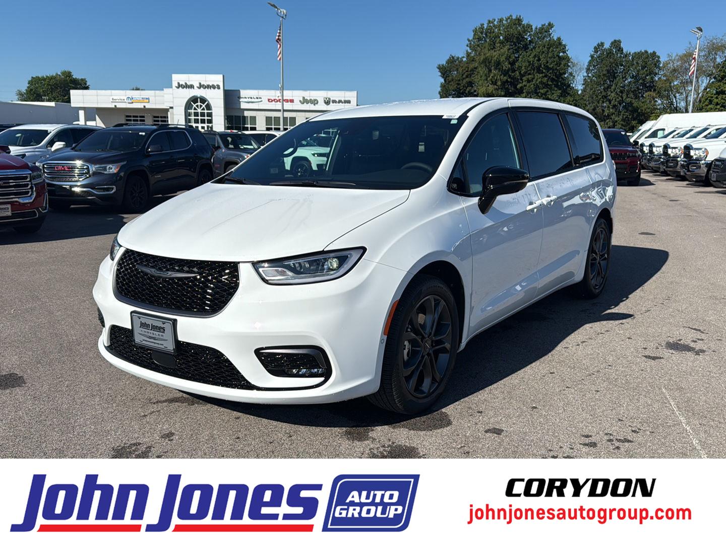 2026 Chrysler Pacifica Select's photo