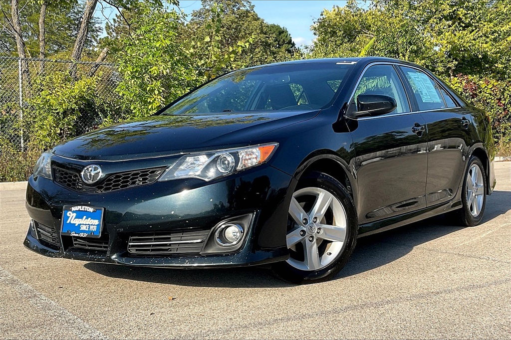 2014 Toyota Camry L photo 2