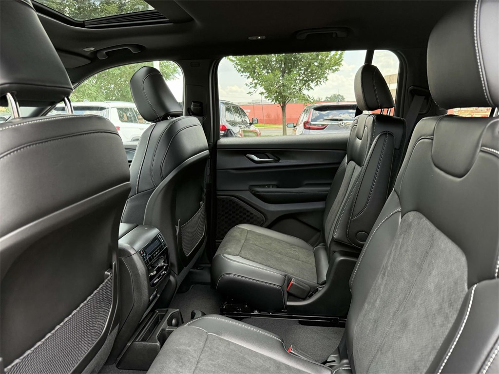 2025 Jeep Grand Cherokee Altitude X photo 15