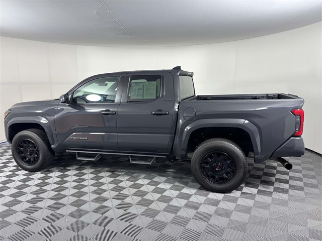 2025 Toyota Tacoma SR5 photo 4
