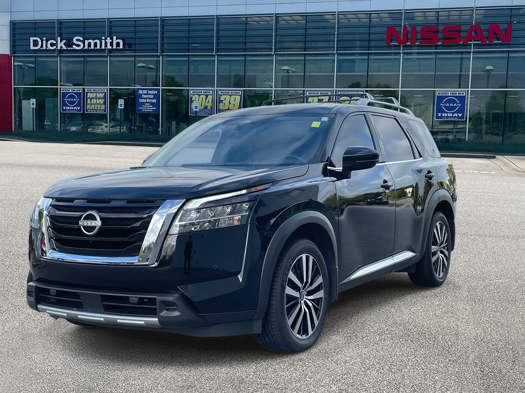 2024 Nissan Pathfinder Platinum photo 2