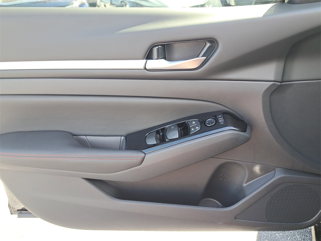 2025 Nissan Altima 2.5 SR photo 21
