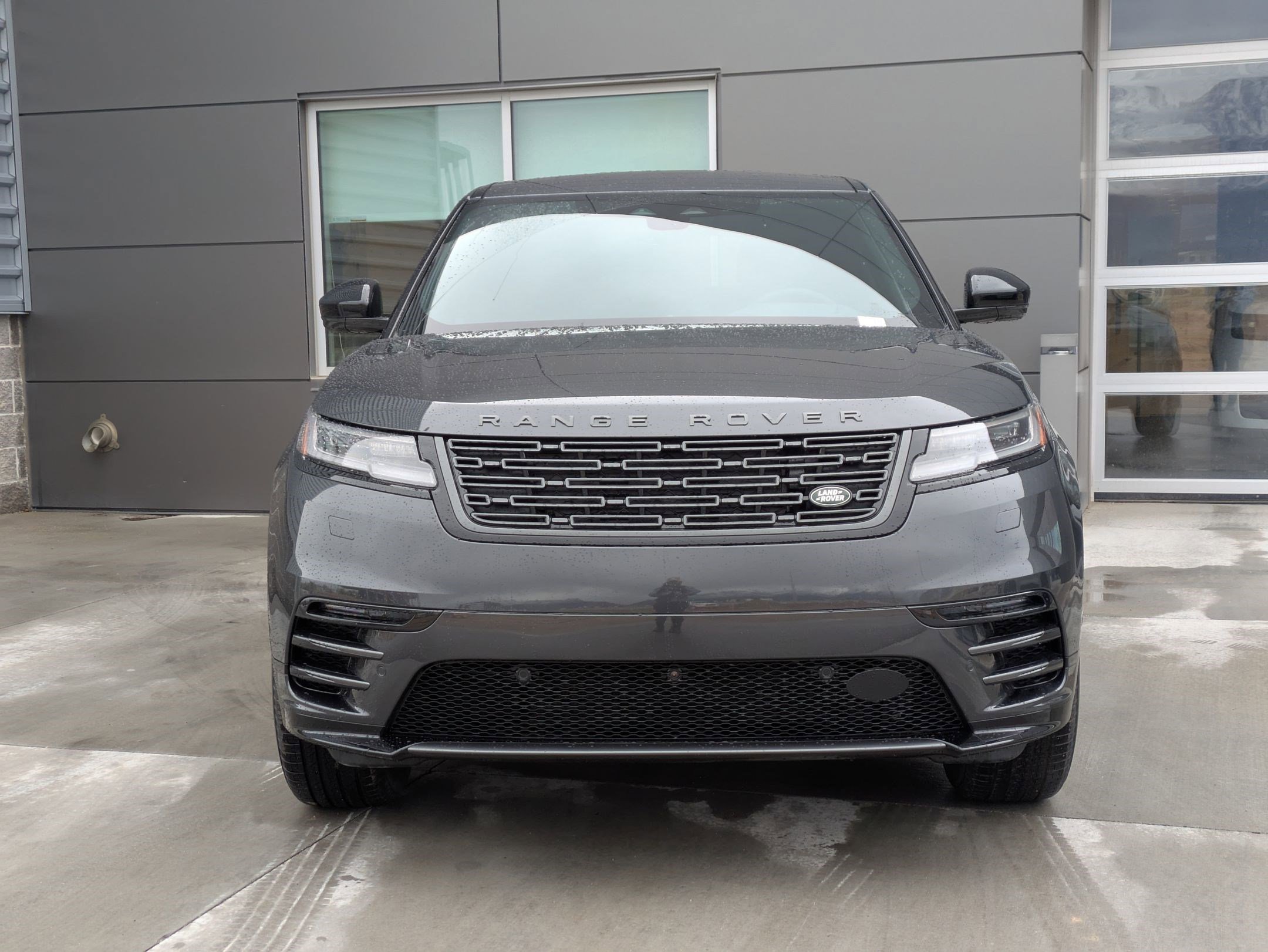 2026 Land Rover Range Rover Velar SE photo 2