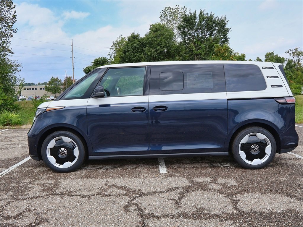 2025 Volkswagen ID. Buzz Pro Plus photo 2