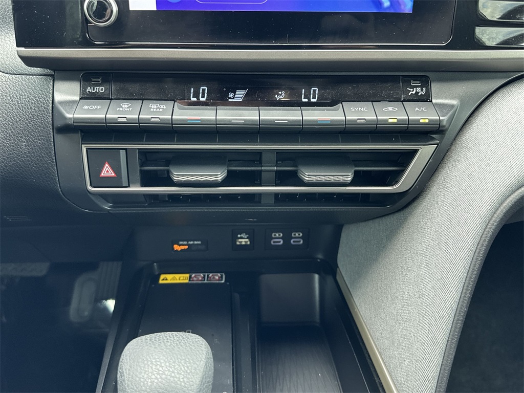 2025 Toyota Camry LE photo 22