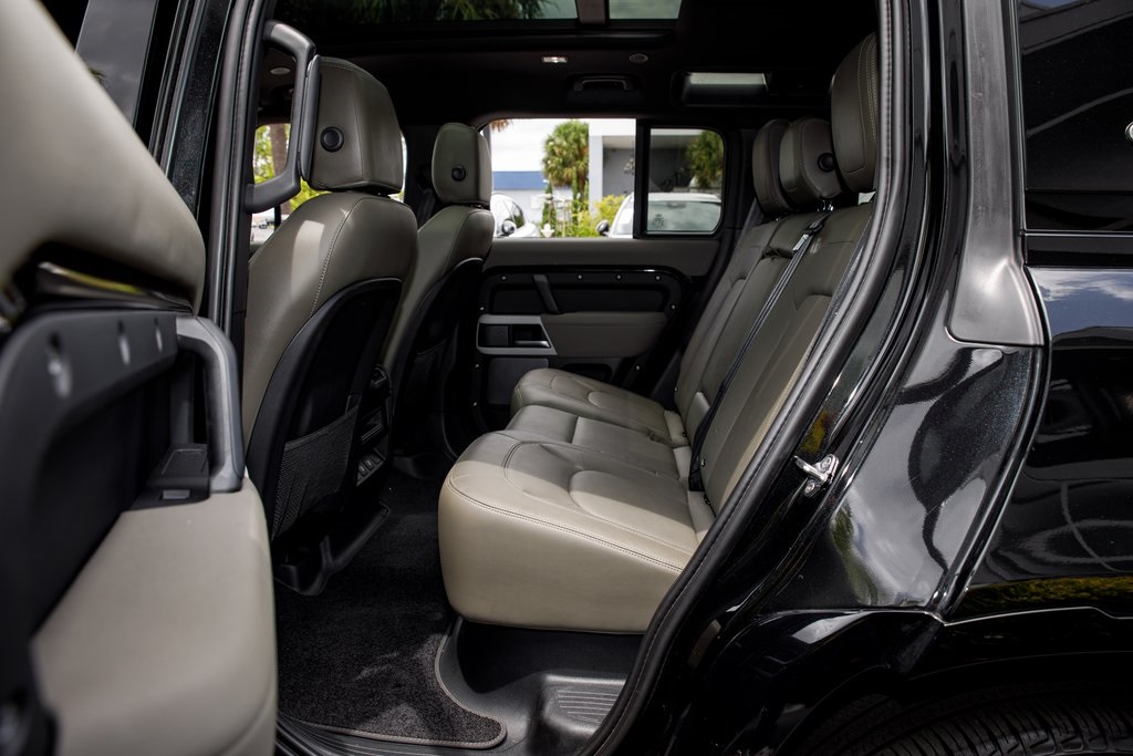2023 Land Rover Defender 110 S photo 21