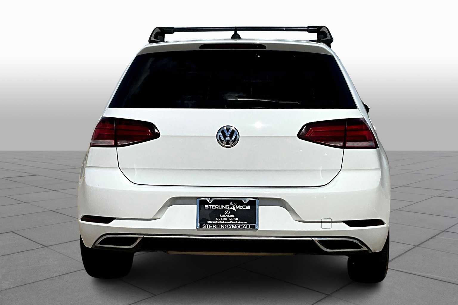 2021 Volkswagen Golf TSI photo 4