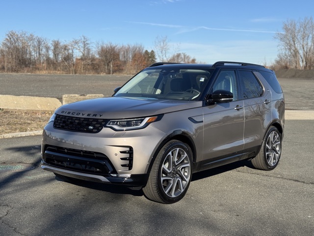 2025 Land Rover Discovery Dynamic SE's photo