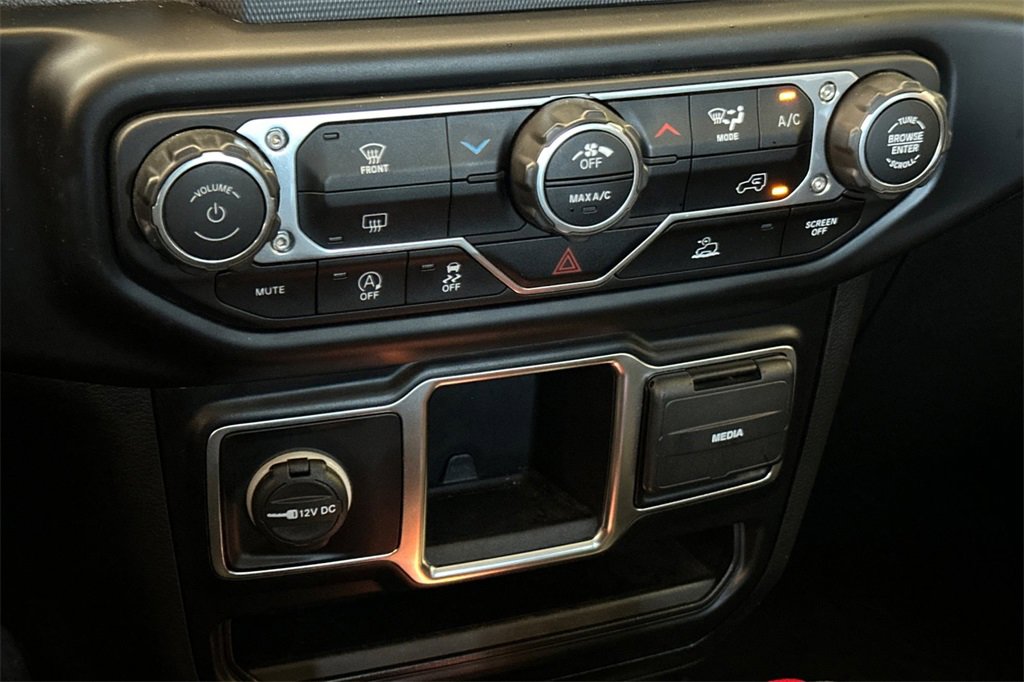 2022 Jeep Gladiator Willys Sport photo 19