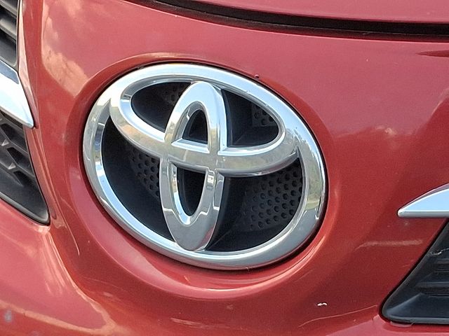 2013 Toyota RAV4 XLE photo 3