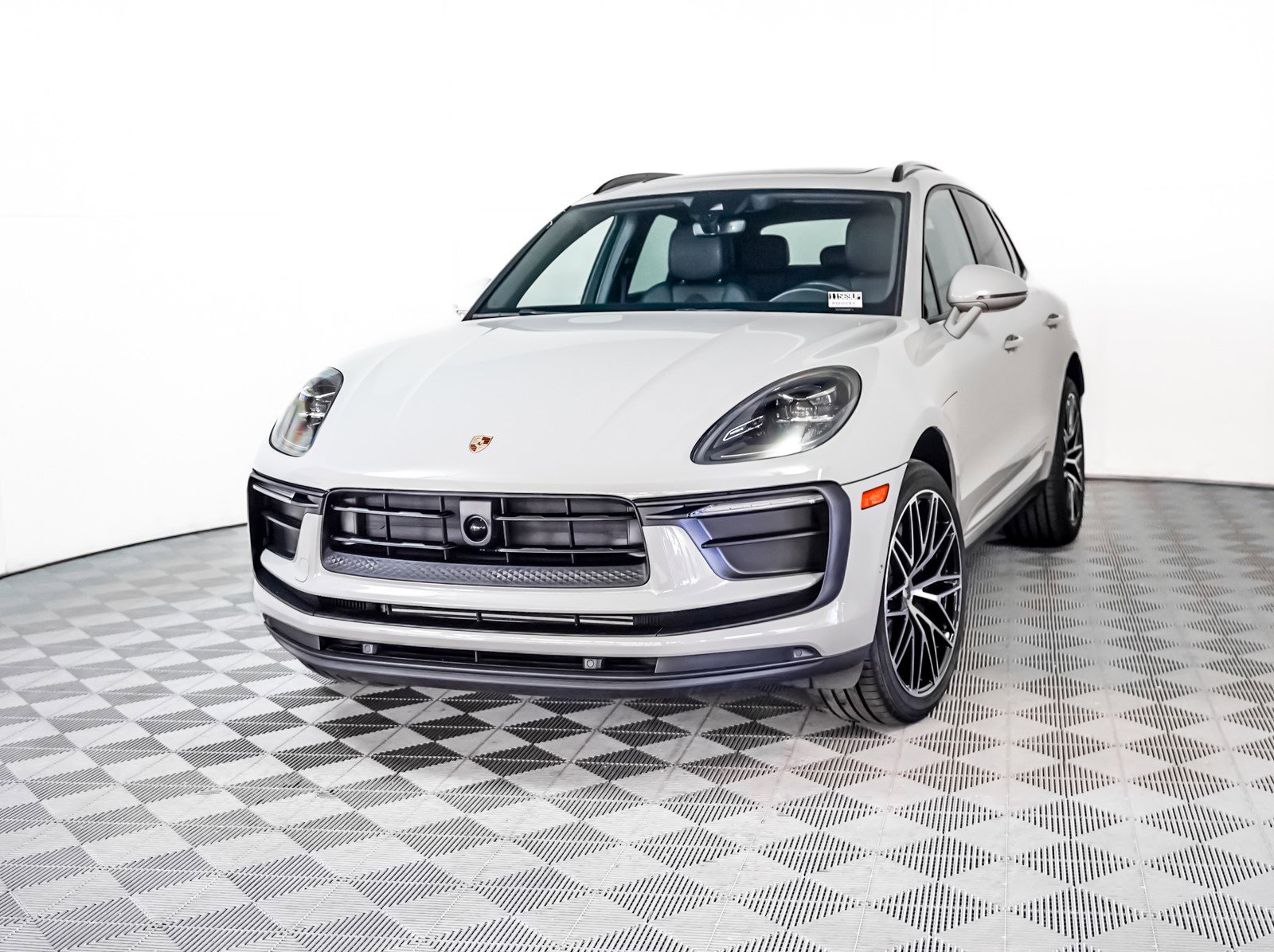 2023 Porsche Macan Base