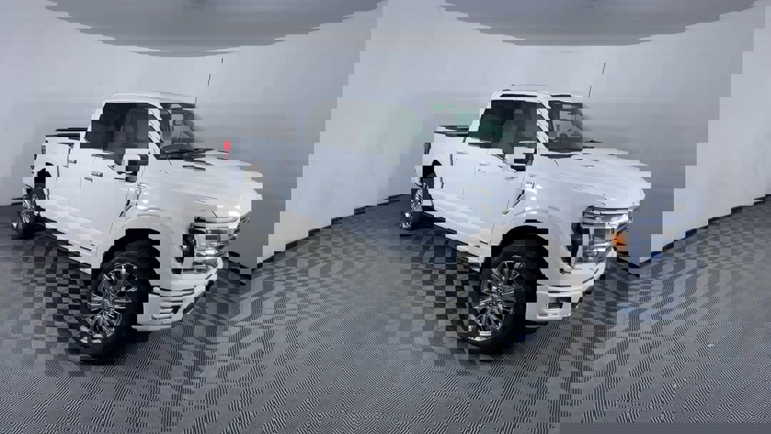 2025 Ford F-150 Platinum photo 2